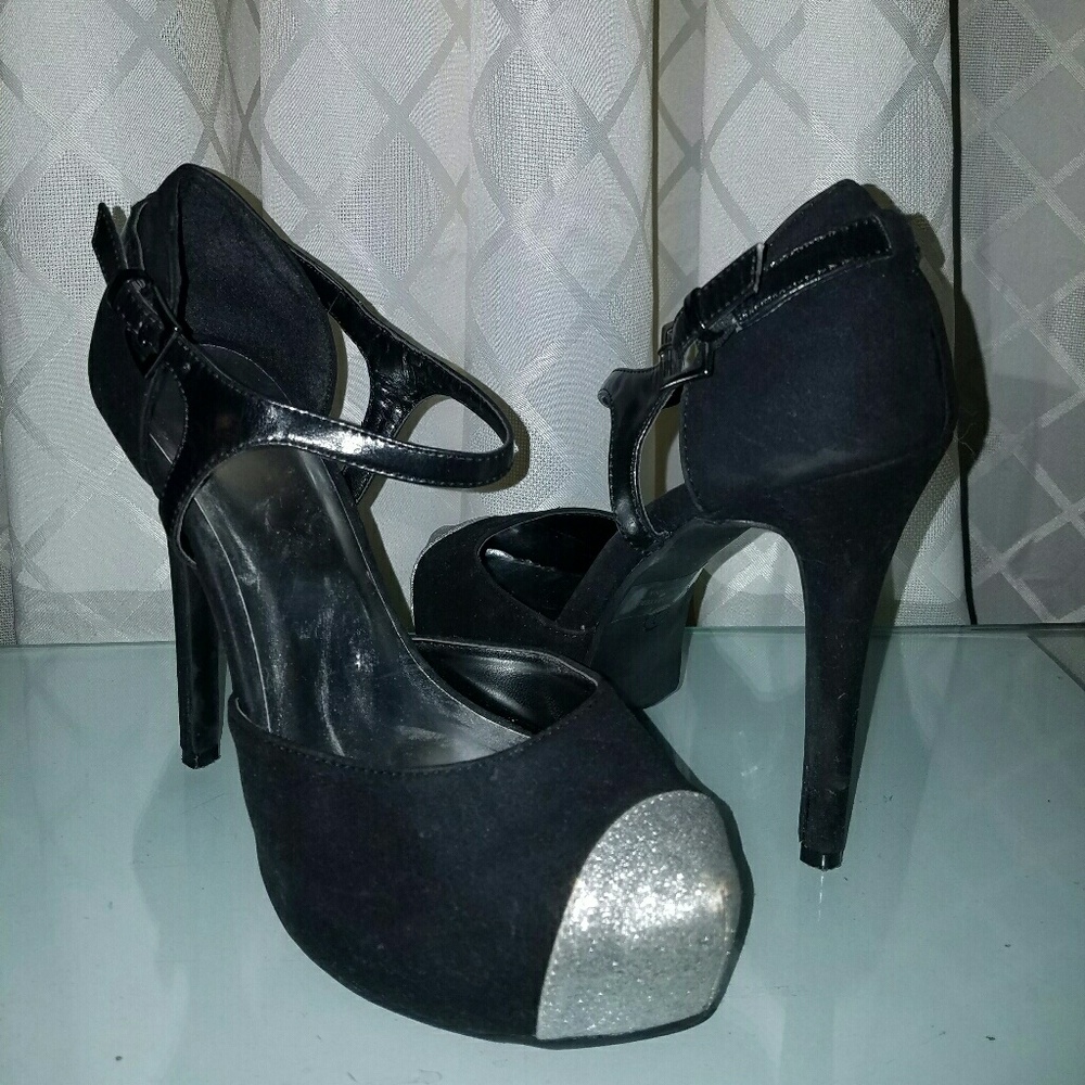 black pumps