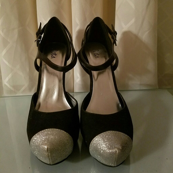 black pumps - Picture 2 of 6