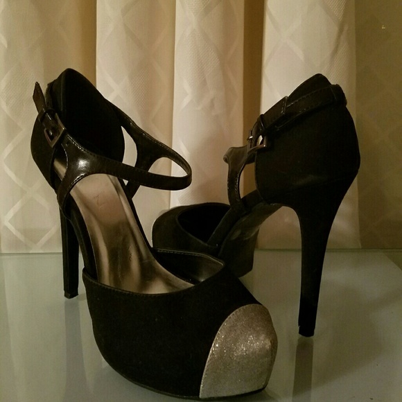 black pumps - Picture 4 of 6