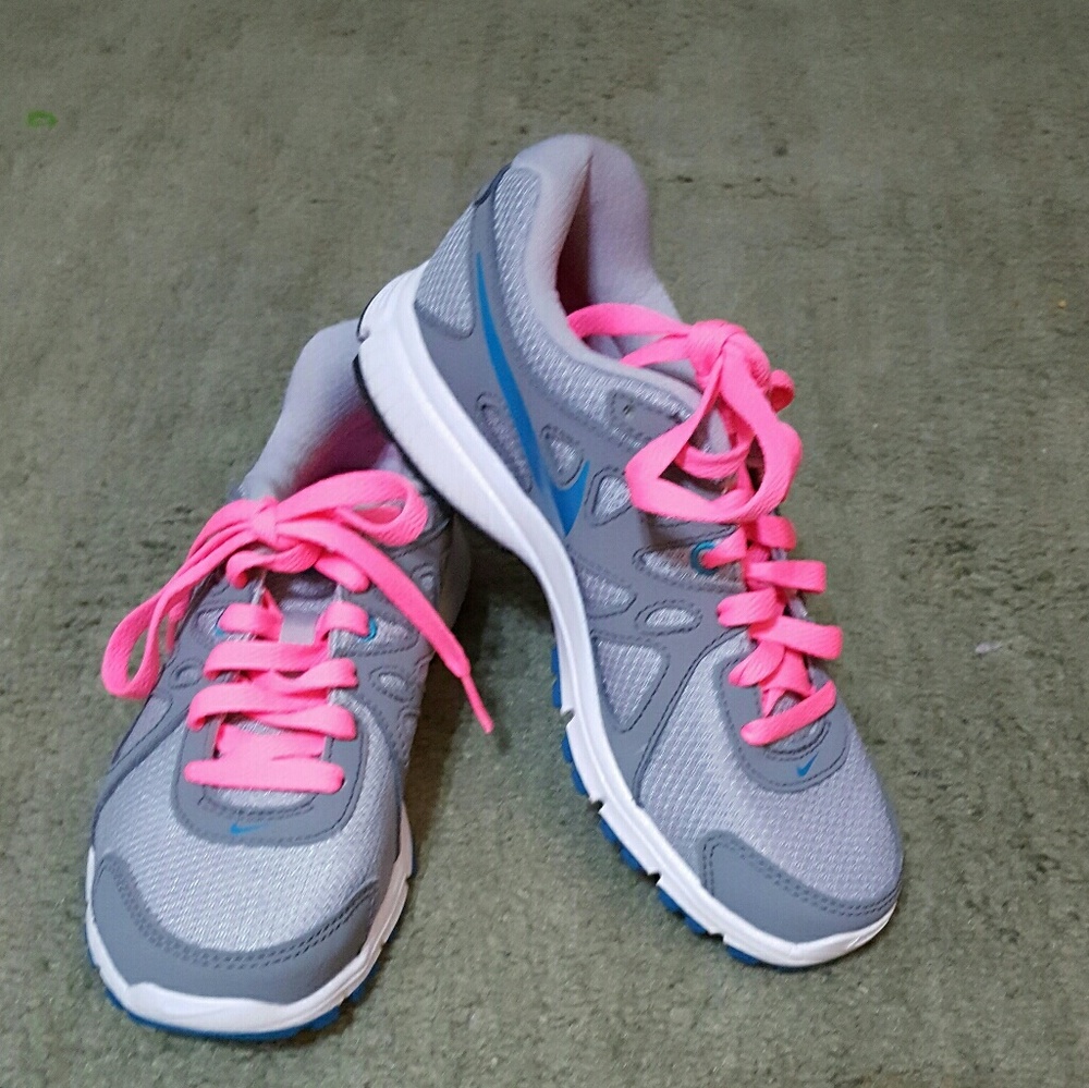 Nike Revolution 2 Women's Running Shoe Sneakers