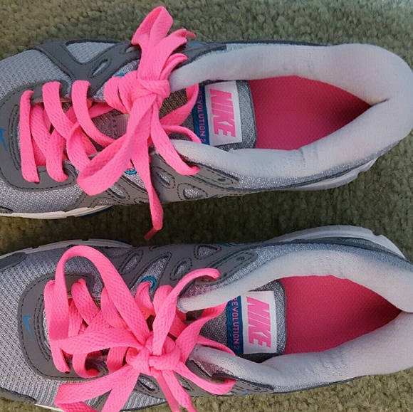 Nike Revolution 2 Women's Running Shoe Sneakers - Picture 2 of 3