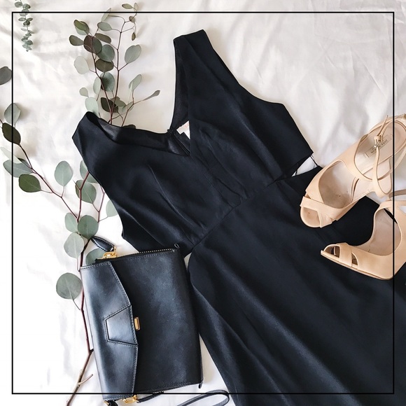 🌿Black Cutout Dress🌿 - Picture 2 of 7