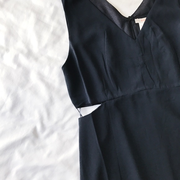 🌿Black Cutout Dress🌿 - Picture 5 of 7