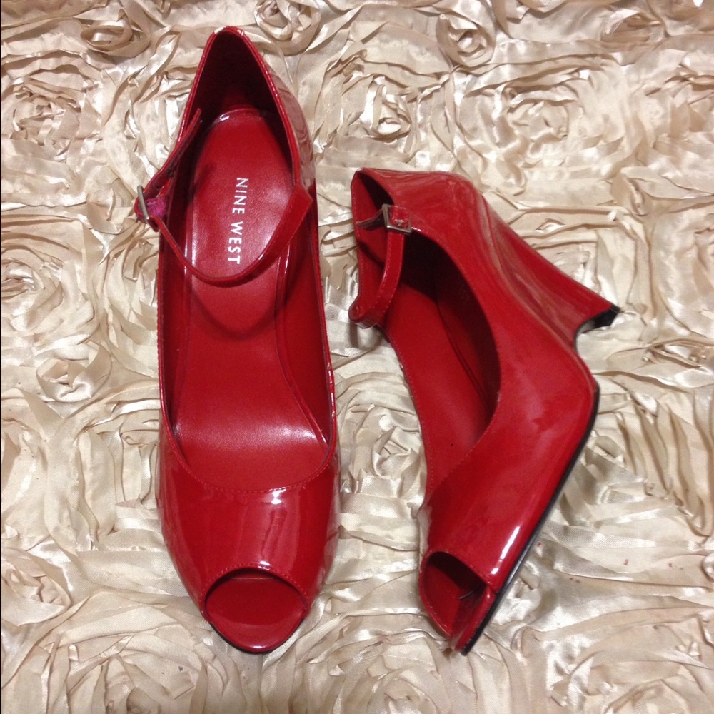 RED NINE WEST PEEP TOE WEDGES