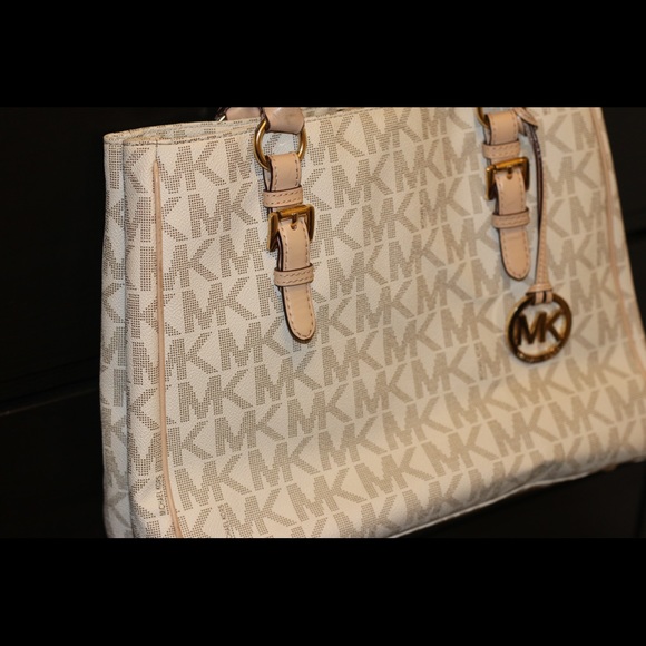 Michael Kors Monogram Jet Set Bag - Picture 2 of 8