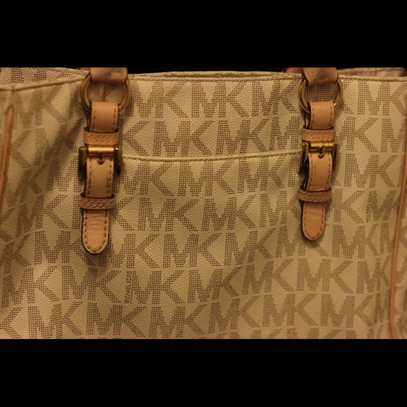 Michael Kors Monogram Jet Set Bag - Picture 6 of 8