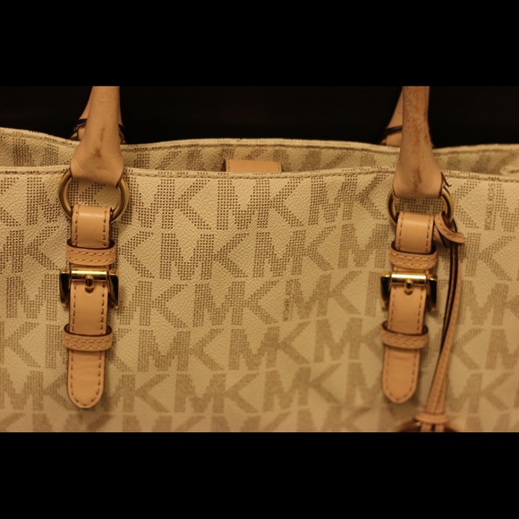 Michael Kors Monogram Jet Set Bag - Picture 8 of 8
