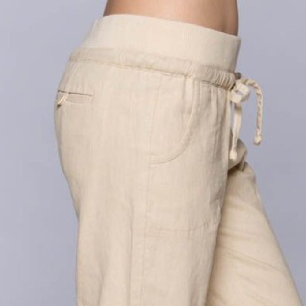🌸🆕Leisure Linen Capris - Picture 3 of 7