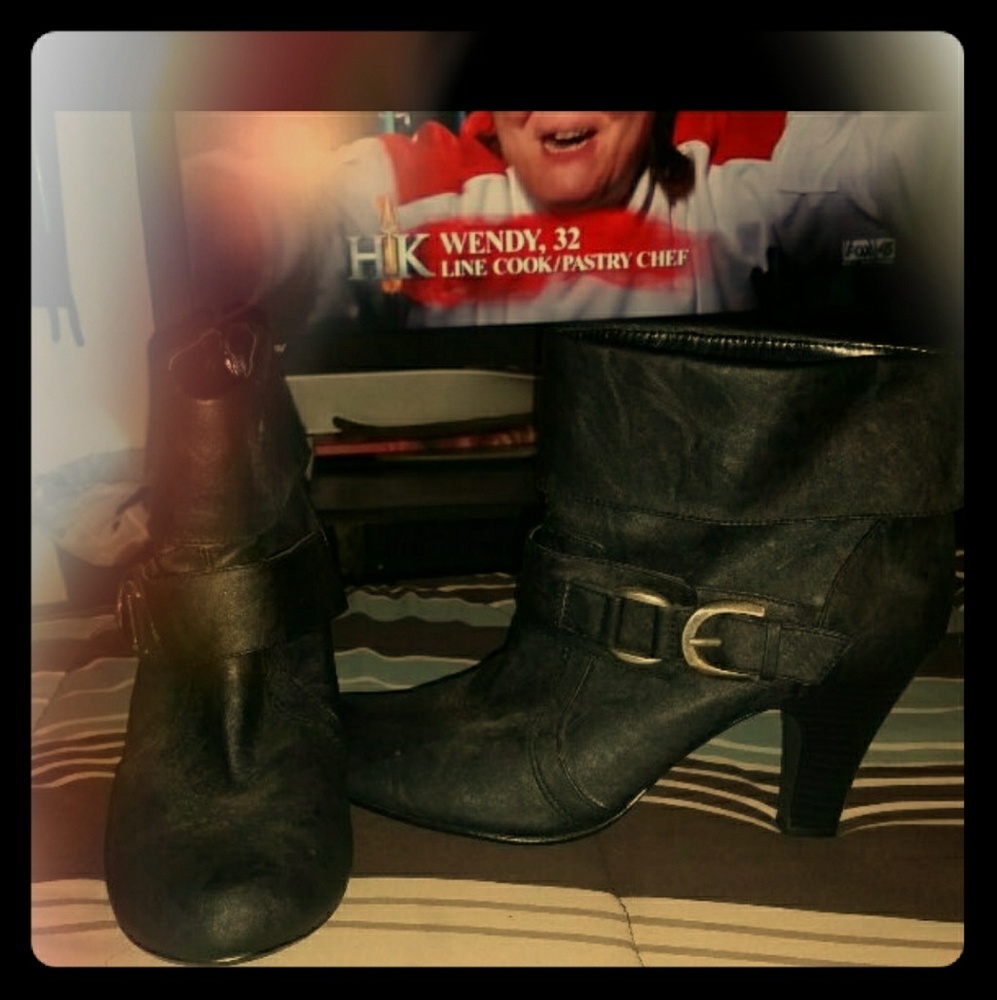 Style & CO black low heel boots