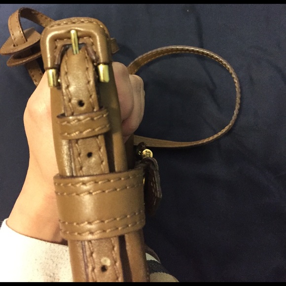 Selling this Burberry classic messenger bag - Picture 6 of 8