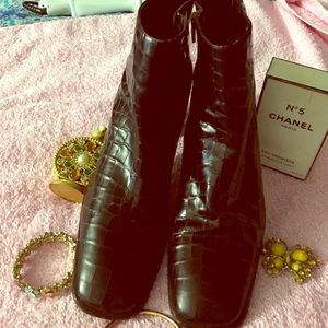 Via Spiga brown leather ankle boots