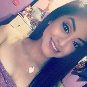 Meet your Posher, Lauraa