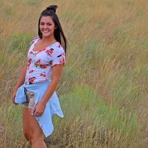 Meet your Posher, Hallie