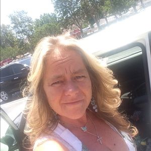 Meet your Posher, Cher