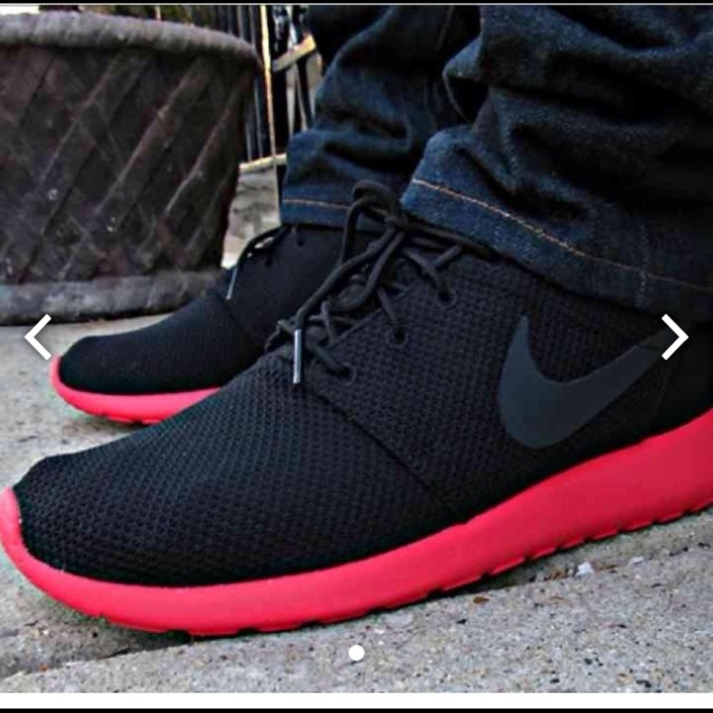 ▪️Nike Rosherun▪️Black Anthracite/🚨Siren Red🔺‼️ - Picture 2 of 4