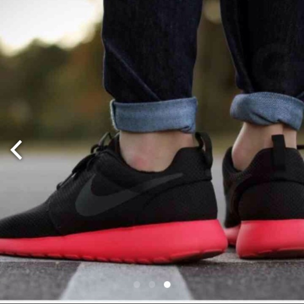 ▪️Nike Rosherun▪️Black Anthracite/🚨Siren Red🔺‼️ - Picture 3 of 4