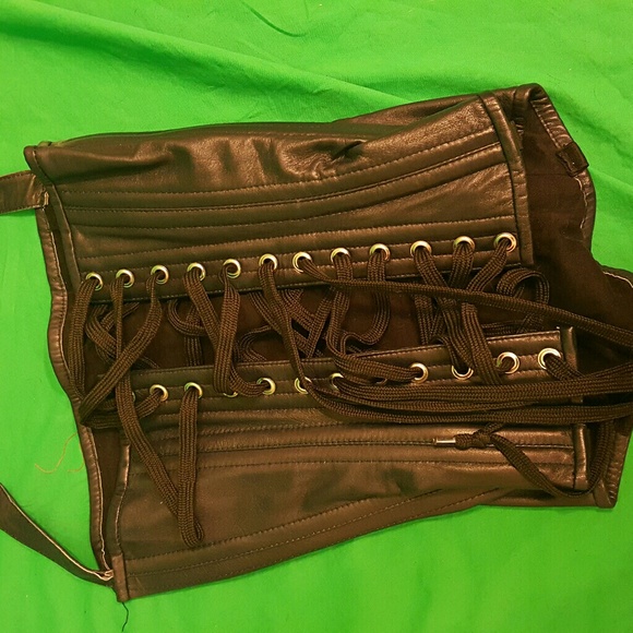 Custom Leather Superman corset - Picture 2 of 4