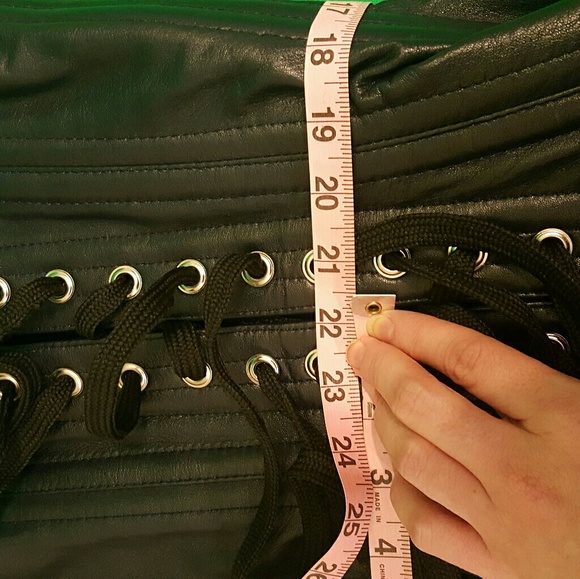 Custom Leather Superman corset - Picture 3 of 4