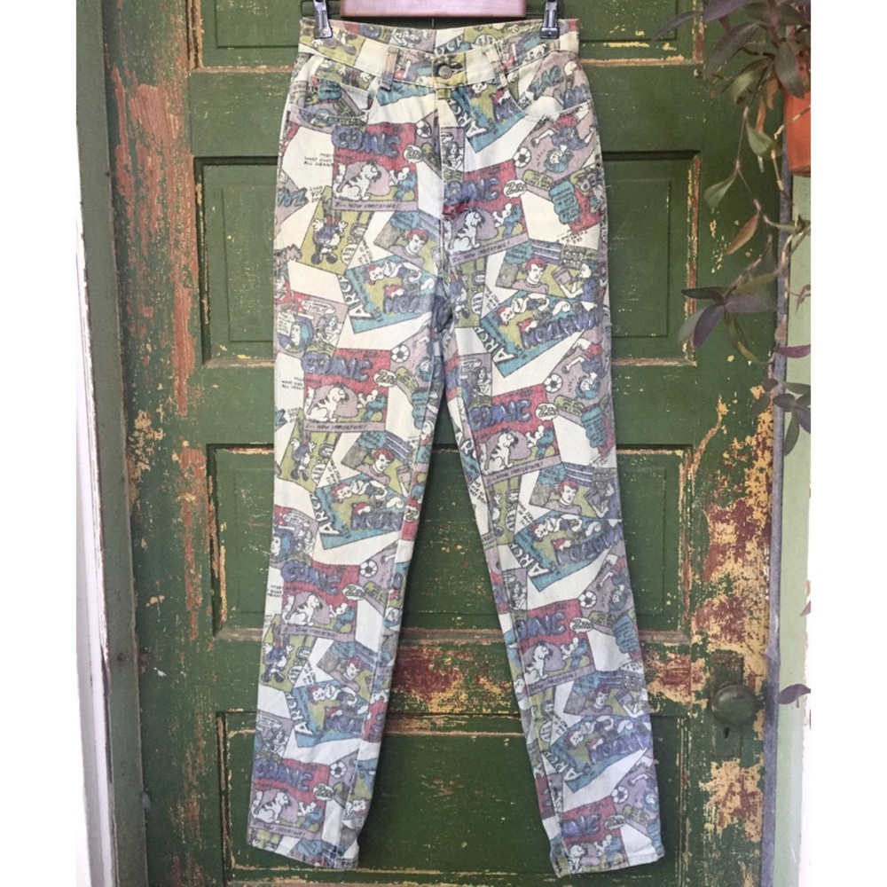 ❌sold❌Jordache High-Waist Comic Strip Jeans