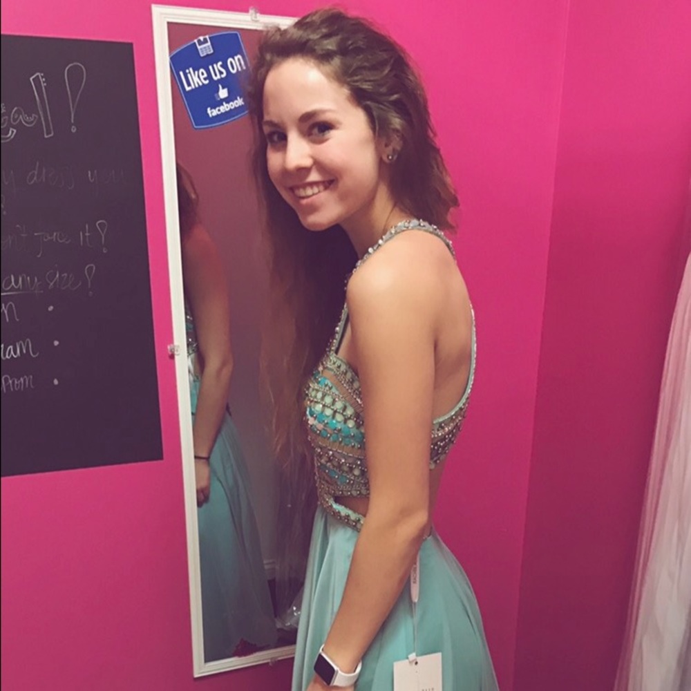 Meet your Posher, Julia