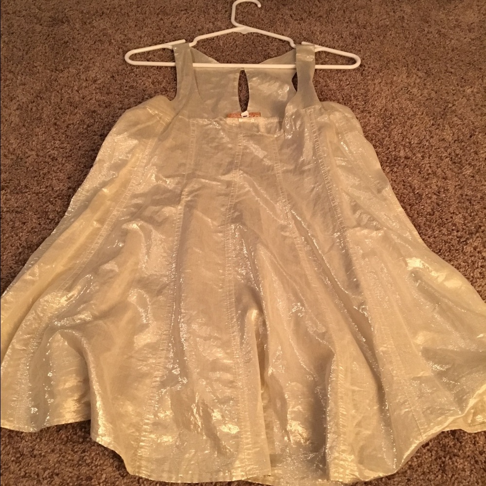 NWOT Metallic LaROK S/L dressy top