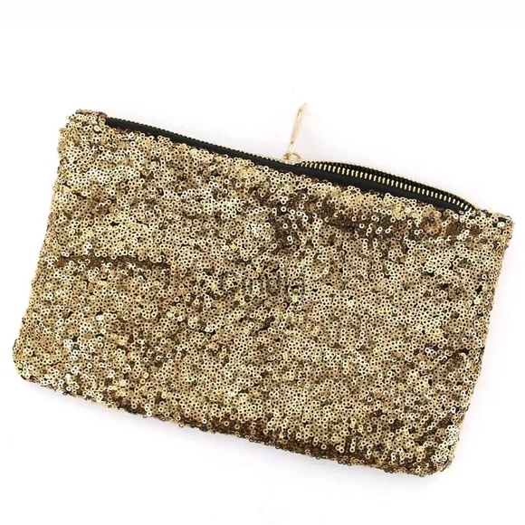 ✨Pretty Lil Gold Sequin Clutch!✨ - Picture 2 of 3