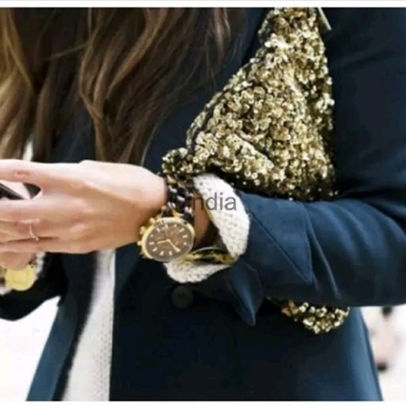 ✨Pretty Lil Gold Sequin Clutch!✨ - Picture 3 of 3