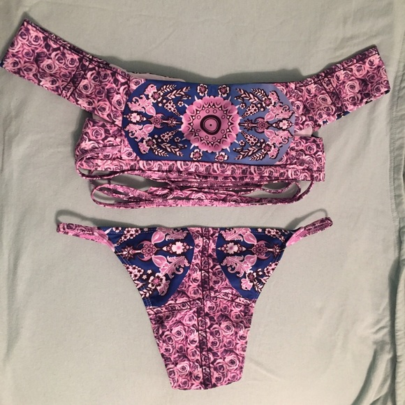 Brand new super cute off the shoulder bathing suit - Picture 3 of 4