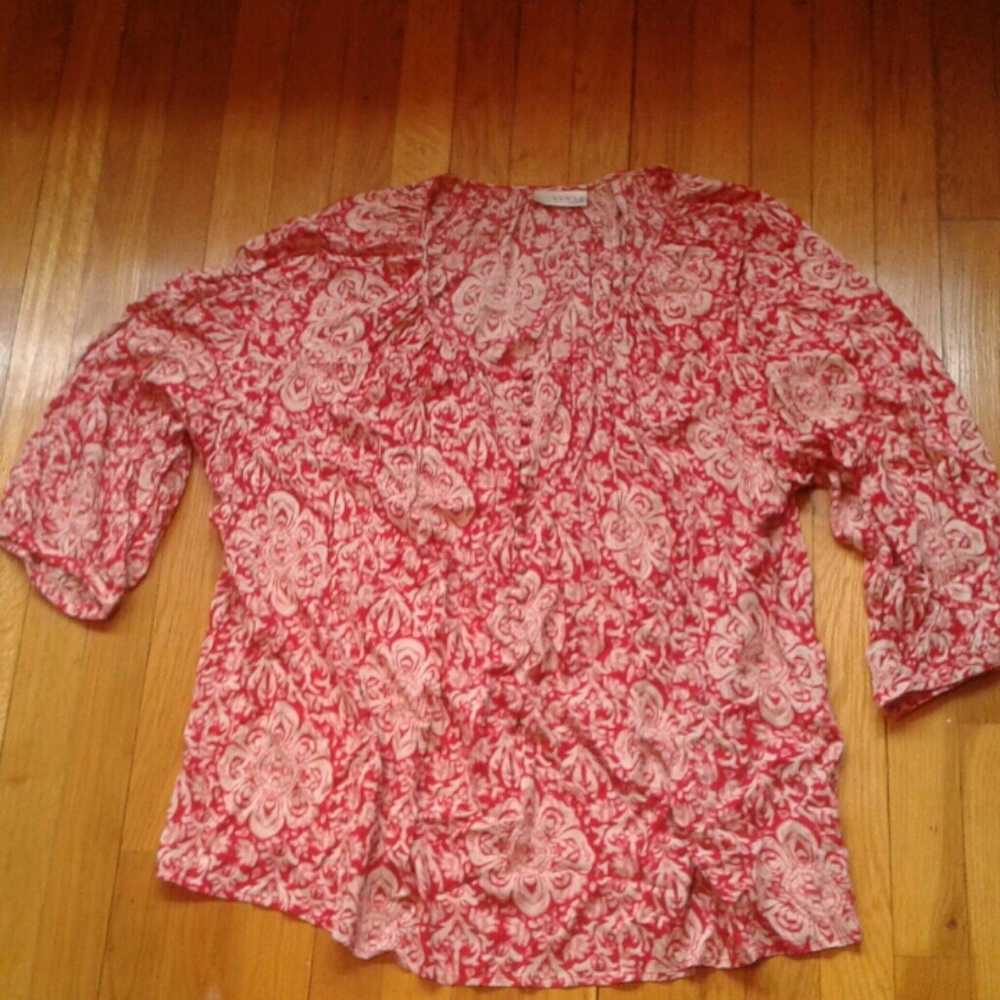 Floral Print Blouse with Delicate Buttons