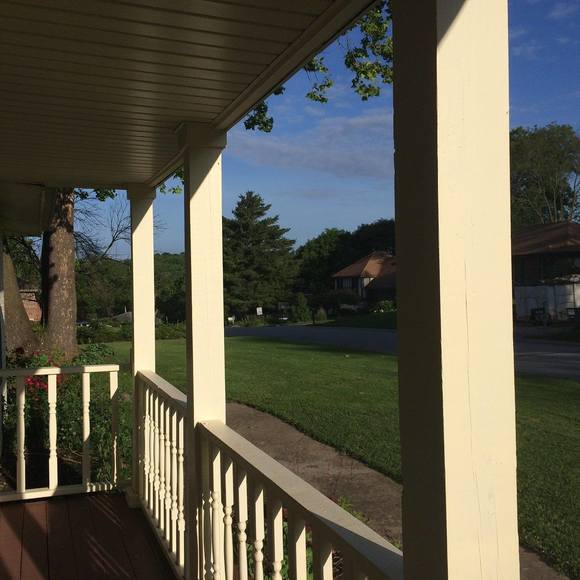 Meet your Posher, Cindy - Picture 1 of 1