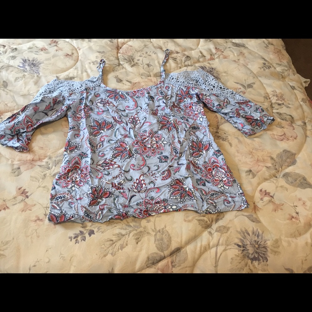 Ladies keyhole shirt