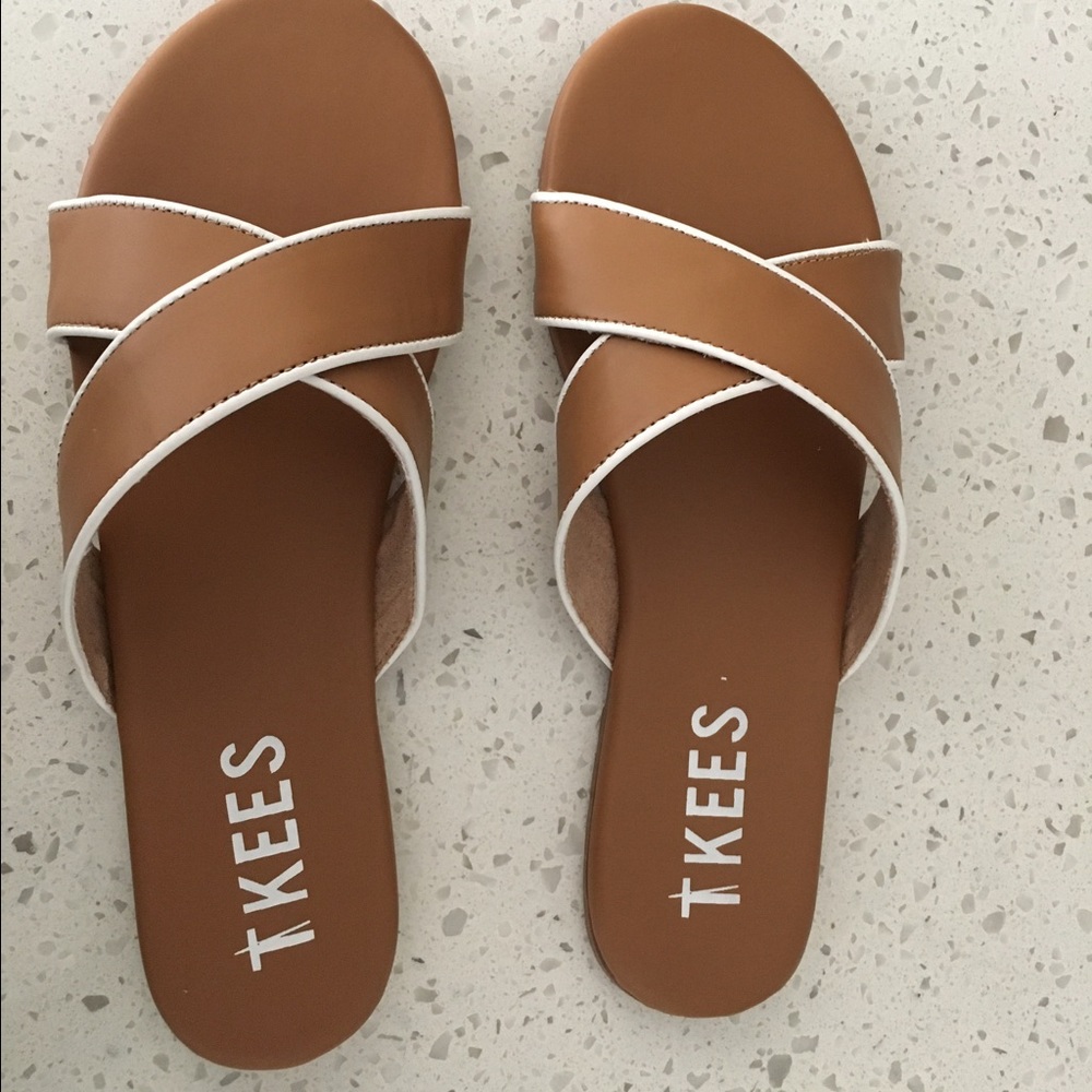 BRAND NEW Tkees leather sandals !