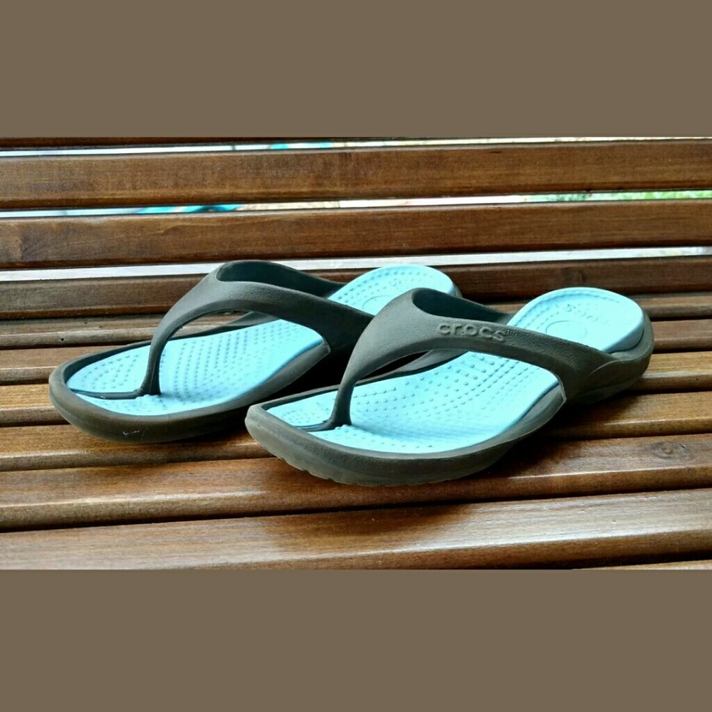 *sold elsewhere* Croc flip flops womens 7 mens 5