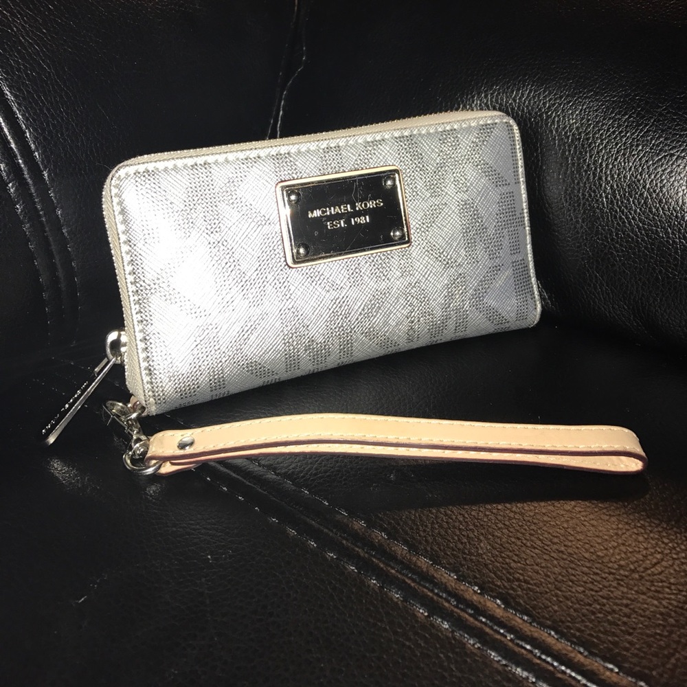 Michael Kors wristlet