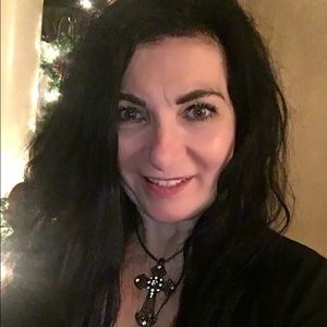 Meet your Posher, Deana