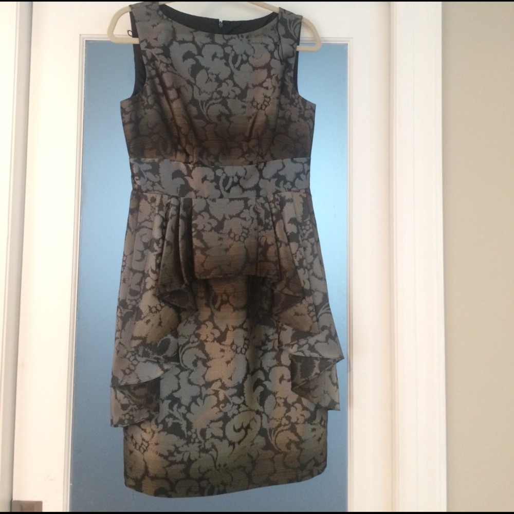 Beautiful occasion dress! Holiday ready!