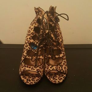 Leopard Tie Up Pump
