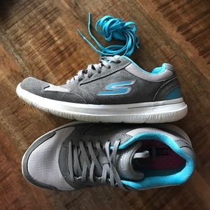 Gray and teal Go Go Mat Champion Skechers size 8