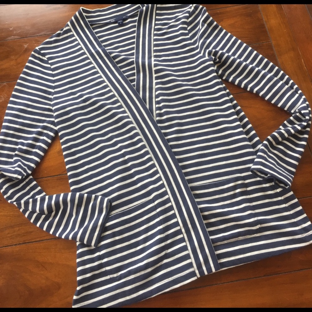 GAP SUMMER CARDIGAN. SO CUTE. LIKE NEW. SMALL