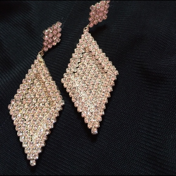 Boutique, delicate rhinestone earrings. - Picture 1 of 2