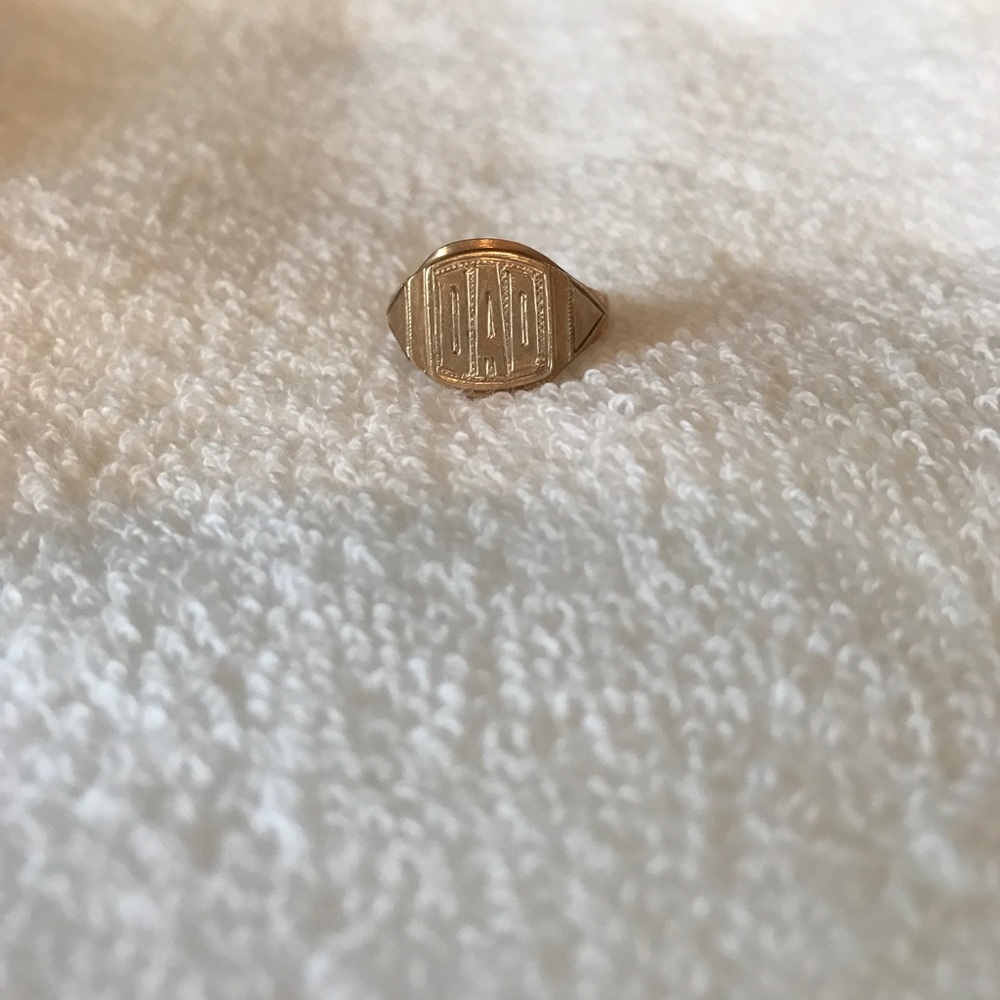 10 k gold vintage initial ring (DAD).