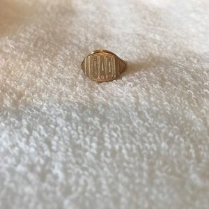 10 k gold vintage initial ring (DAD).