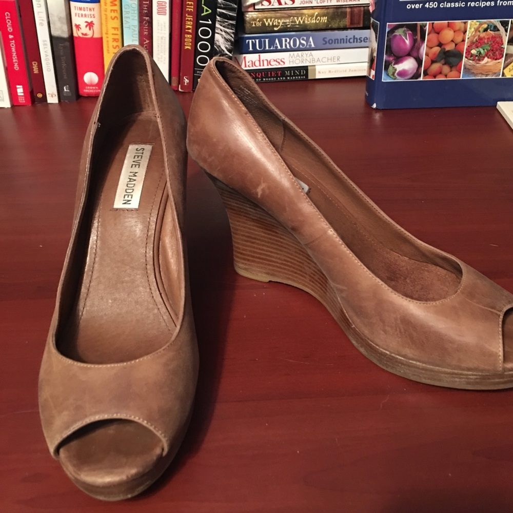 Steve Madden light brow wedge