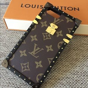 Louis  Vuitton Trunk case for iPhone 7