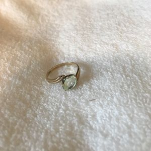 10k gold august birthstone (peridot) ring