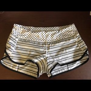 Lululemon Speed Shorts twin stripe black dot