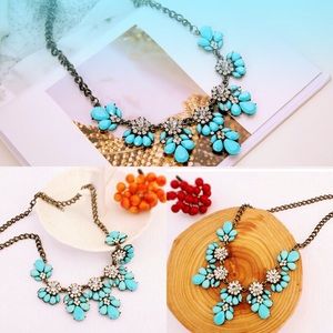 Stunning flower necklace