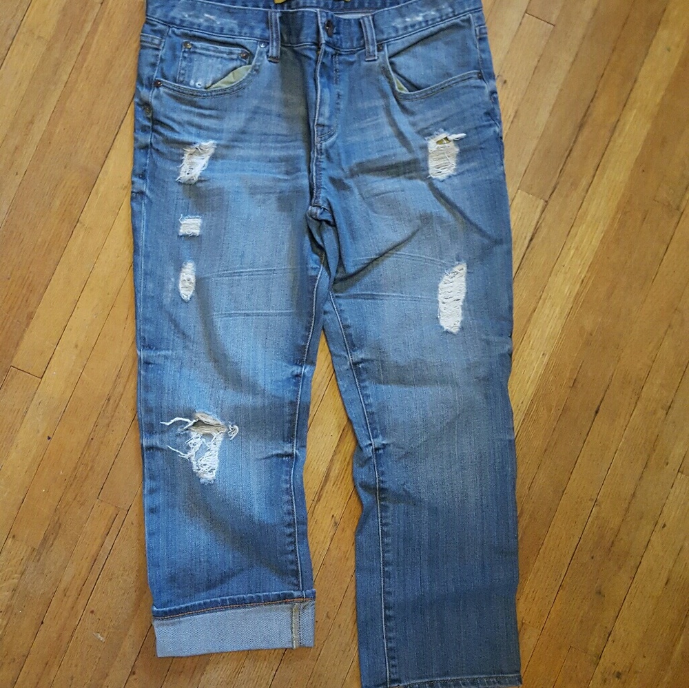 Cute! Refuge Boyfriend fit, capris cropped denim.