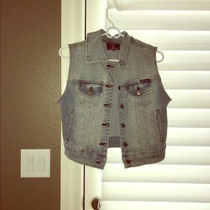 Sleeveless jean vest