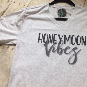 NWT honeymoon vibes, bride v-neck tee
